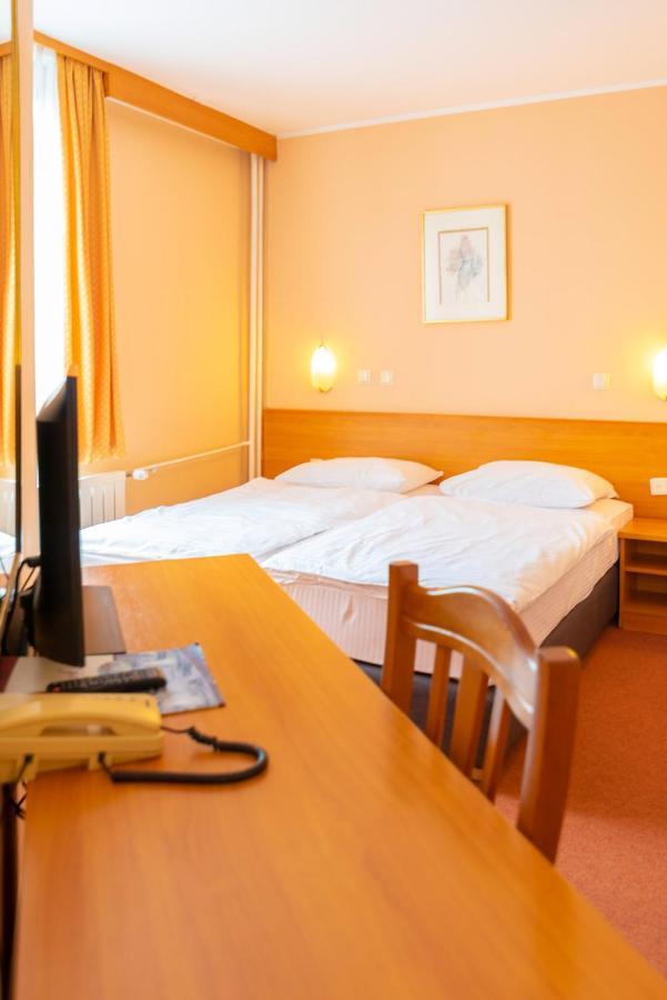Hotel Park ชาโคเว็ค ภายนอก รูปภาพ