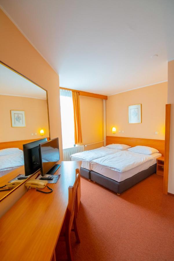 Hotel Park ชาโคเว็ค ภายนอก รูปภาพ